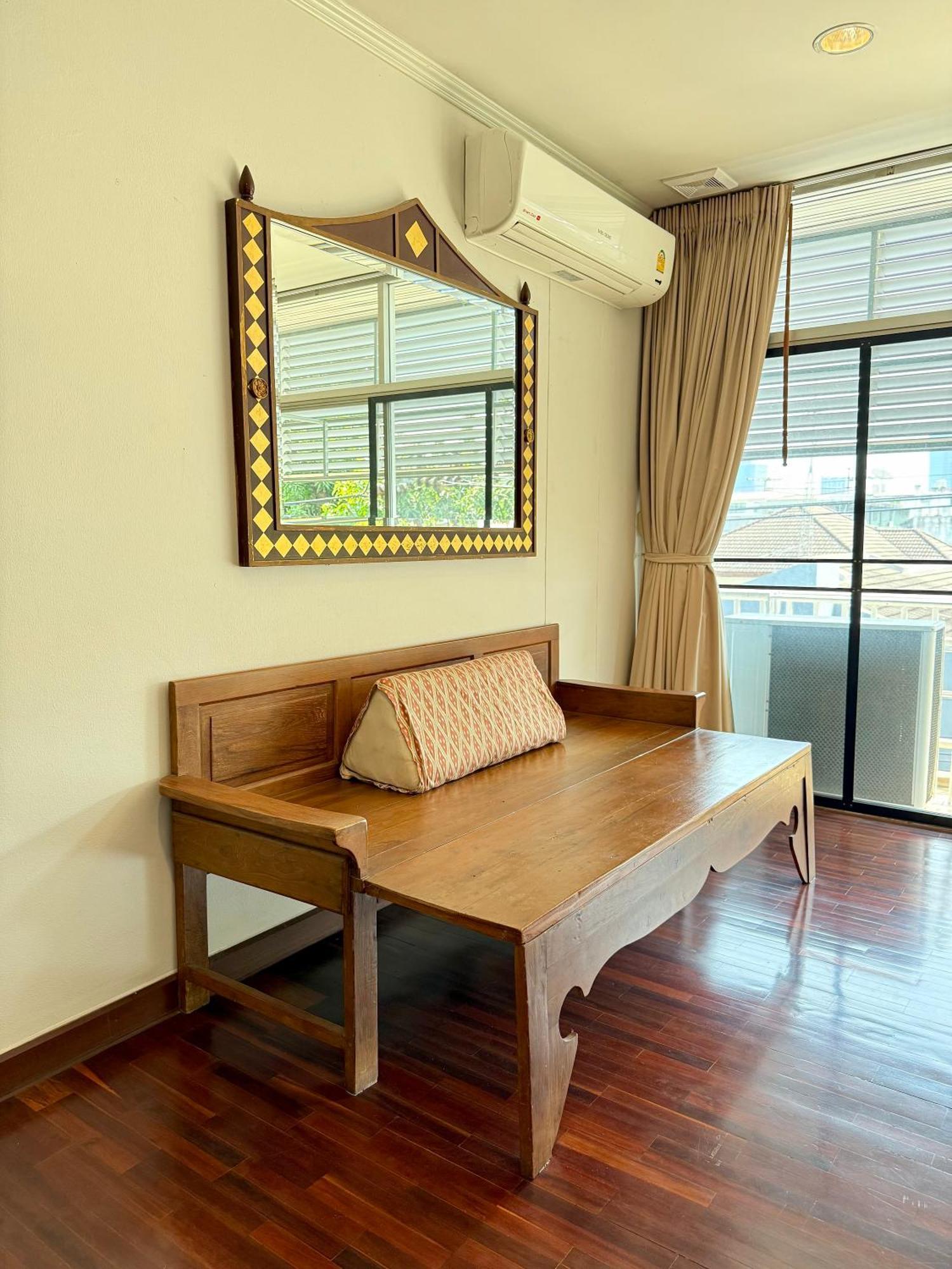 Samsen Suites Spacious 2Br Contemporary Thai Style Bangkok Dış mekan fotoğraf