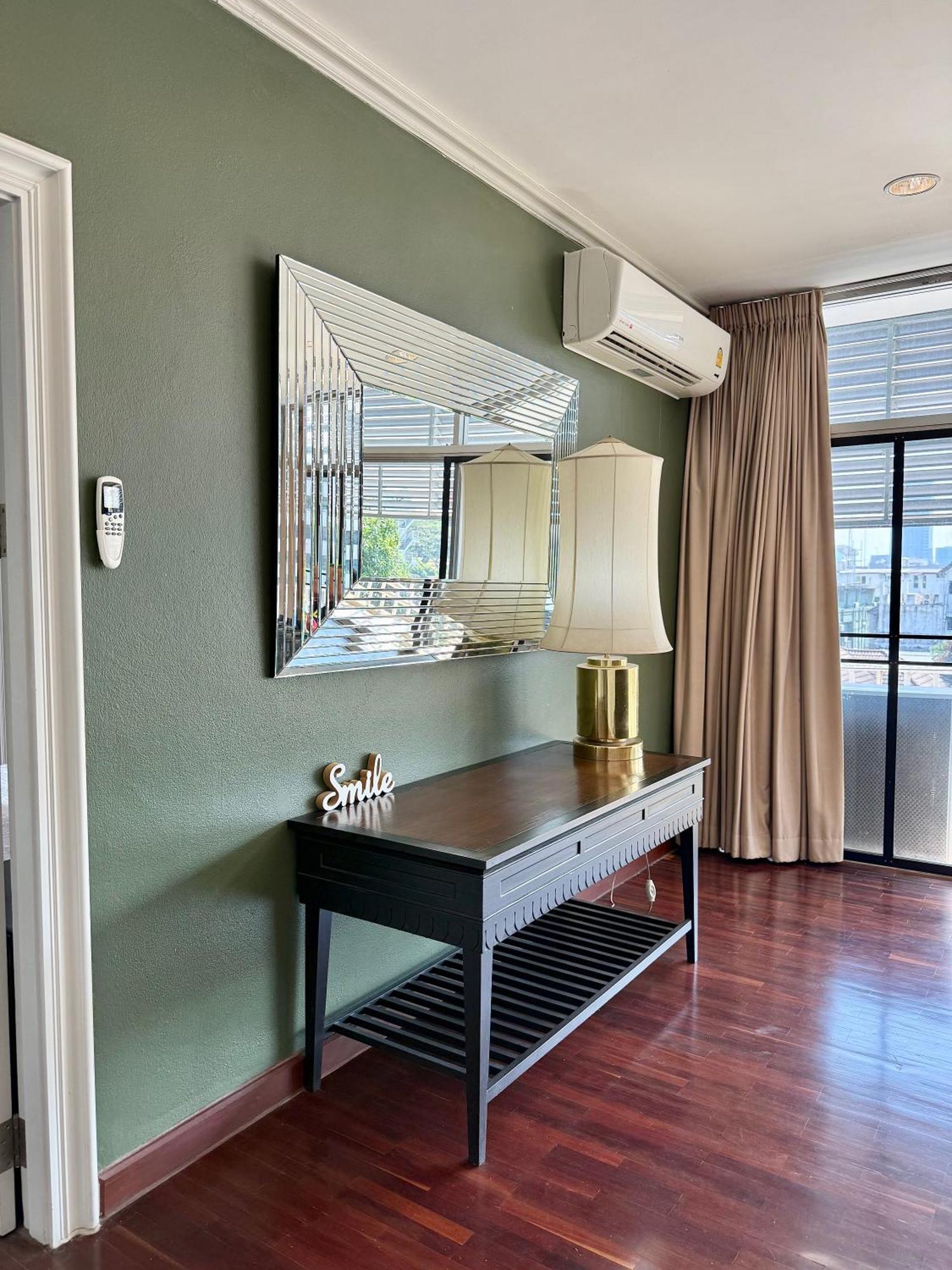 Samsen Suites Spacious 2Br Contemporary Thai Style Bangkok Dış mekan fotoğraf